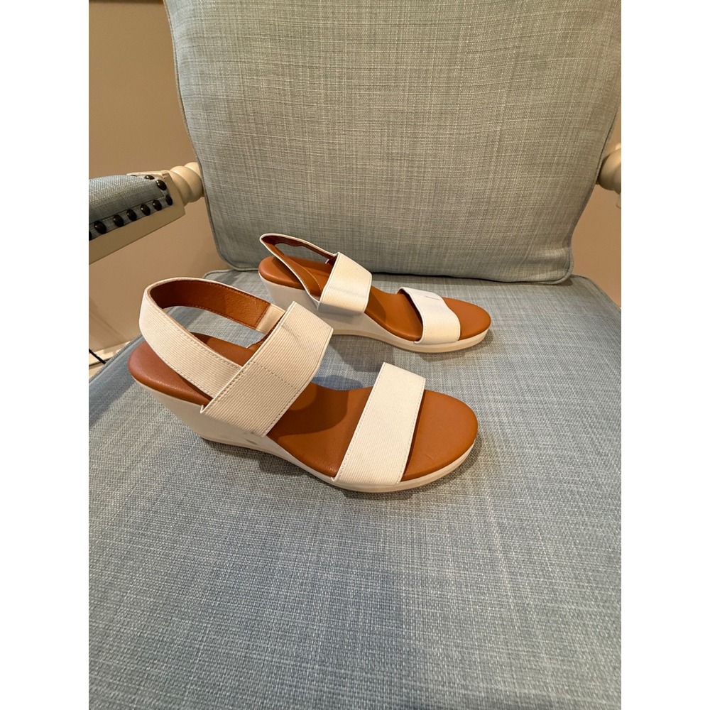 Andre Assous White Elastic Wedge Sandals Tan Footbed Platform Strappy Women